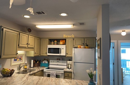 Ono Island Condo | Gulf side clean renovated two bedroom condo available fall/winter