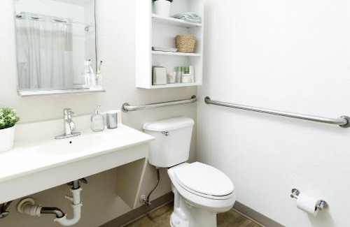 Mobile Hotel | InTown Suites Extended Stay Mobile- South Beltine