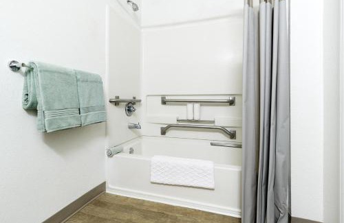 Mobile Hotel | InTown Suites Extended Stay Mobile- South Beltine
