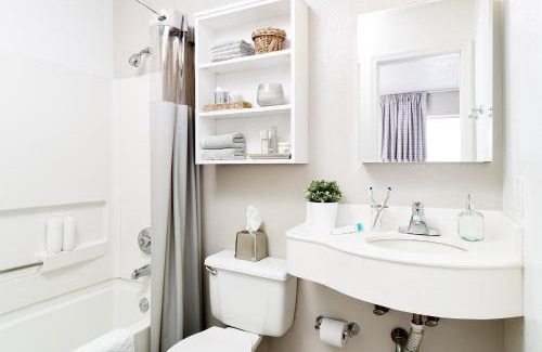 Mobile Hotel | InTown Suites Extended Stay Mobile- South Beltine