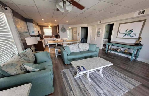 Gulf Shores Condo | Lagoon Landing LL207: Boater's Paradise with Brand New Dock and Beach Access!
