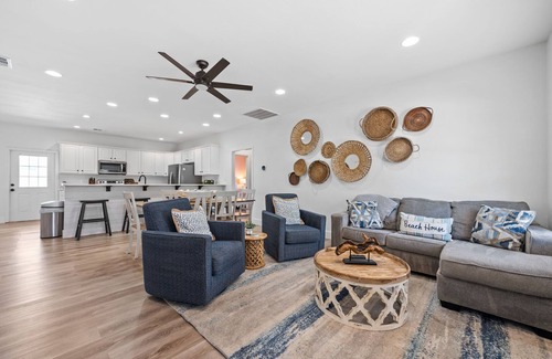 Surf Side Shores House | One Level + 2 King Masters + Walk to Private Beach