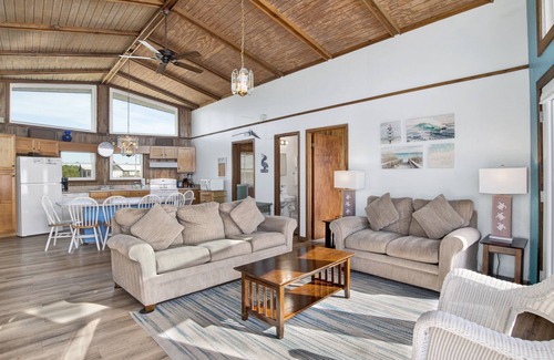 Fort Morgan House | Pelican Paradise- Direct Beachfront Charmer