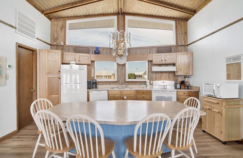 Fort Morgan House | Pelican Paradise- Direct Beachfront Charmer