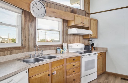Fort Morgan House | Pelican Paradise- Direct Beachfront Charmer