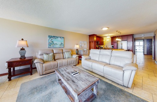 Gulf Shores Condo | Penthouse condo with panoramic views, outdoor pool, & sundeck