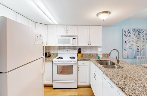 Orange Beach Condo | Perdido Dunes condo with patio, AC, washer/dryer - walk to beaches