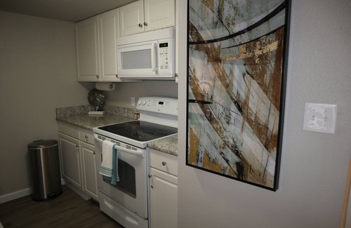 Orange Beach Apartment | Studio condo - beautiful side-view of the Gulf!