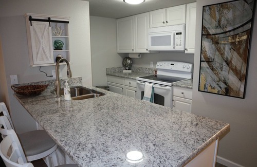 Orange Beach Apartment | Studio condo - beautiful side-view of the Gulf!