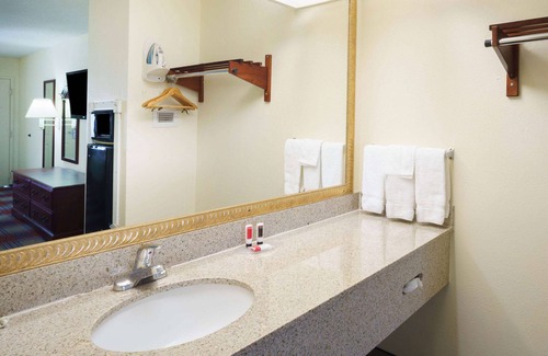 Gunter Afs Hotel | Travelodge by Wyndham Montgomery East