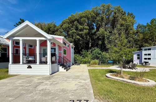 Baker County Cabin | 1 Bed/1 Bath Bunkhouse w/Loft + Pet Pad, Sleeps 6 - 1 Bed/1 Bath Bunkhouse w/Loft + Pet Pad, Sleeps 6