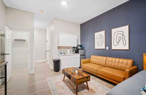 Grand Bay Apartment | 1 Bedroom Apartment at Oak + Fountain #12