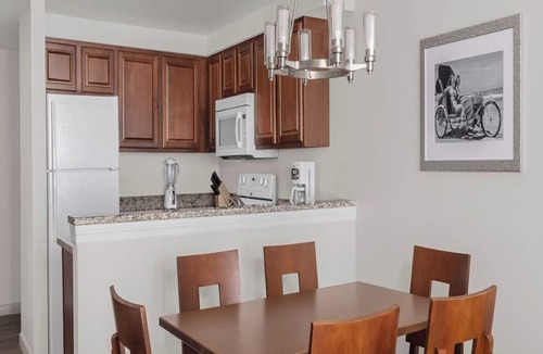 Brush - Stewarts Condo | 1 Bedroom Condo w/Kitchen, Balcony, Sleeps 4, on Daytona Beach, Ocean Walk!