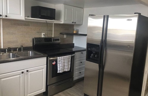 East Ridge House | 1 bedroom house with outdoor area LONG TERM 30d+