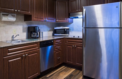 Airport North Condo | 1 Bedroom | Outdoor Pool + Free WiFi