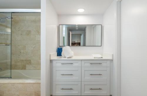 South Beach Apartment | 1 Bedroom Private Residence at Roney Palace -804