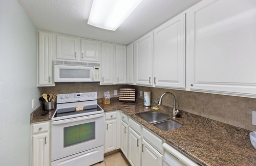 Ono Island Condo | 1 Bedroom Waterfront Gem tucked away in beautiful Harbour Pointe - Sleeps 4+