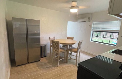 Venetian Way House | 1 block to the beach, perfect!