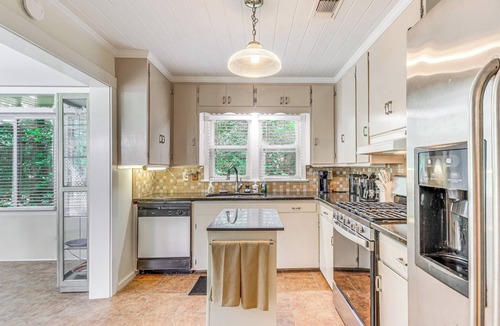 Fairhope House | 1 Mi to Beaches: Fairhope Home w/Yard!