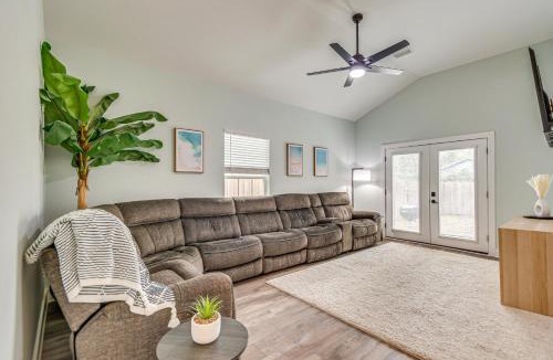 South Pensacola House | 1 Mi to Dtwn: Pet-Friendly Pensacola Getaway!