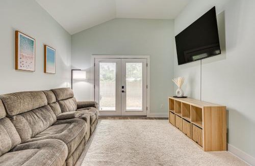South Pensacola House | 1 Mi to Dtwn: Pet-Friendly Pensacola Getaway!