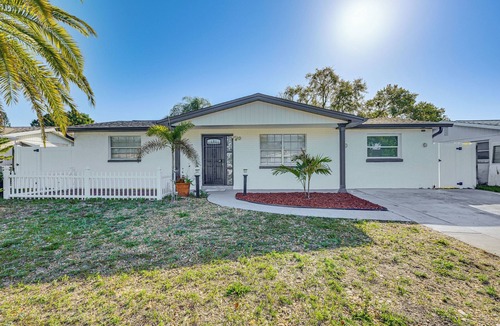 Carver City - Lincoln Gardens Apartment | 1 Mi to Midtown & Stadium! Couple's Haven in Tampa