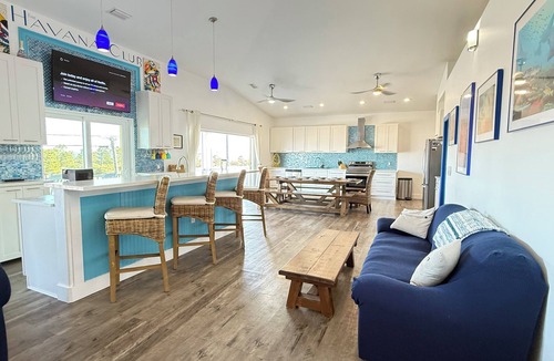 Navarre Beach House | #1 Reviewed Home on Navarre Beach Forever Views 33' Pool Outdoor Bar/TVs Hot Tub