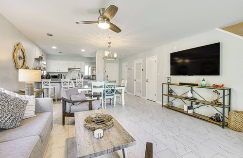 Mary Esther Apartment | 10 Mi to Navarre Beach! Waterfront Rental w/Pool