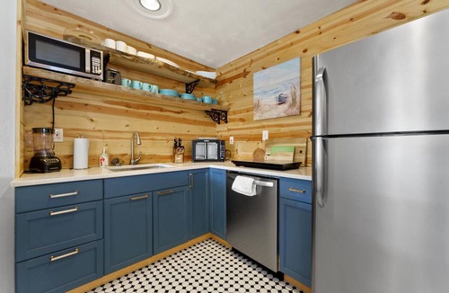 Newtown House | 10 min Lido Key Beach~St. Armand Circle~ Short drive to Siesta Key Beach