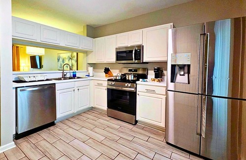 Arlington House | 10 Min. to Everbank Field, Downtown, 15 Min. to Mayport and Jax Beaches