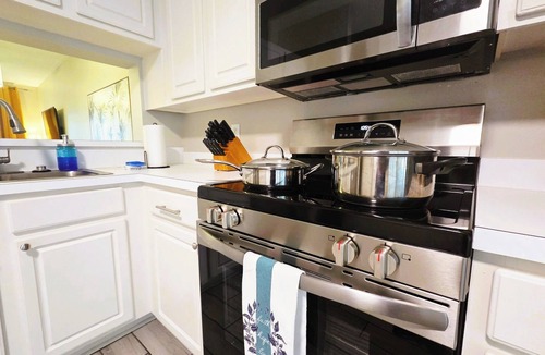 Arlington House | 10 Min. to Everbank Field, Downtown, 15 Min. to Mayport and Jax Beaches