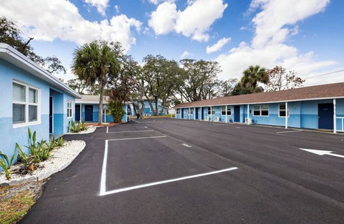 Tropic Apartment | 105 Cozy Studio - River Views & Prime Location