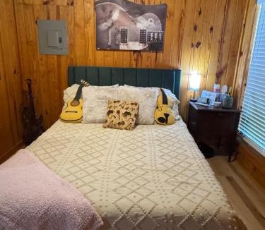 Brewton House | 109 Vinewood Cabin