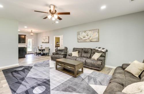 Troy House | 11 Mi to Troy University Family Home with Yard