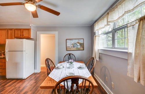 East Tallassee Cottage | 116 m² Cabin ∙ 3 bedrooms ∙ 7 guests