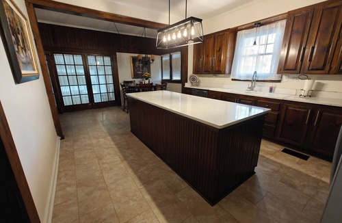 Albertville House | 13. King bed, sleeps 22, historic 5-bedroom house in Albertville with WiFi, AC