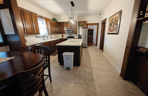 Albertville House | 13. King bed, sleeps 22, historic 5-bedroom house in Albertville with WiFi, AC