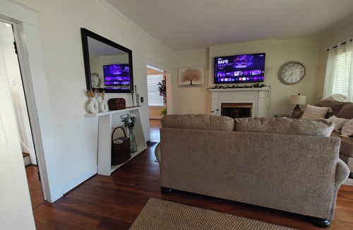 Albertville House | 13. King bed, sleeps 22, historic 5-bedroom house in Albertville with WiFi, AC