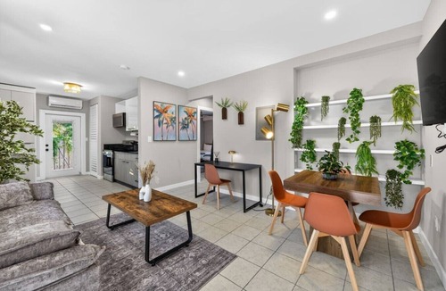 Northeast Miami Apartment | 15 min to Beach | 2 Queen Beds | Free Parking (U4)
