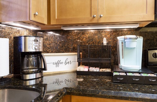 Survey Creek Condo | 150 steps to BEACH Private Balcony Workspace