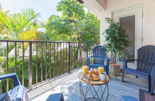 Survey Creek Condo | 150 steps to BEACH Private Balcony Workspace