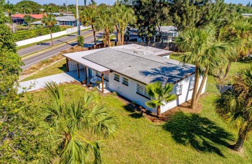 Venetian Way House | 150 W Suwannee Ln