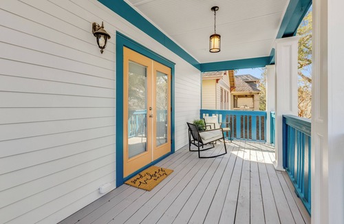Urban Core House | 1537- Trend Setter, Entertain Your Heart Away, 1 Mile to Arenas, Pet Friendly