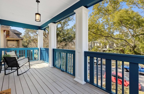 Urban Core House | 1537- Trend Setter, Entertain Your Heart Away, 1 Mile to Arenas, Pet Friendly