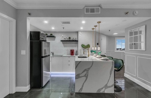 Southwest Orlando Condo | 1902 Luxury 2BD/2BA Lakefront I-Drive+Universal