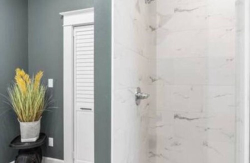 Mobile House | 1908 Myrtle · Stylish bungalow 5 Min drive to Downtown