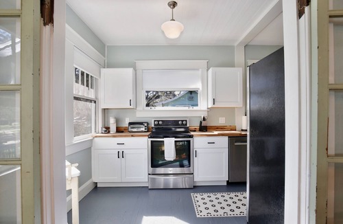 Winter Garden House | 1921 2BD/1BTH Bungalow - Historic Winter Garden, Steps to Plant St, Dogs Welcome