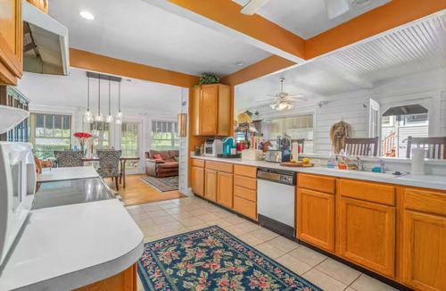 Sebring House | 1925 5-bedroom Historical home Downtown Sebring 5 miles to Racetrack