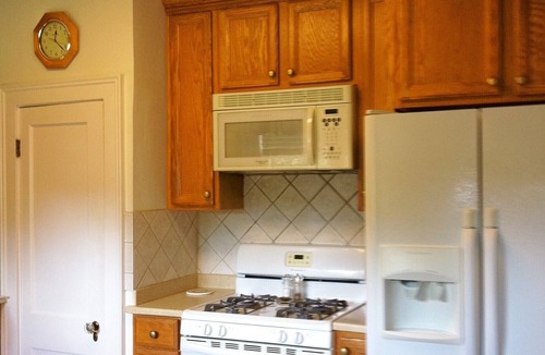 East Hill House | 1928 Tudor in Historic East Hill - Close to Beaches, Historic Downtown & A Park