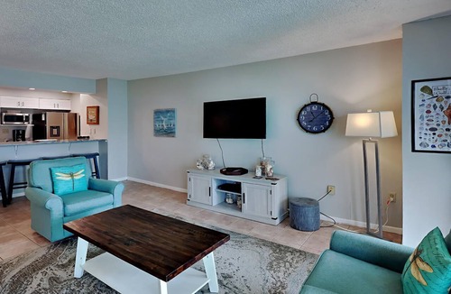 Villa Sabine Condo | 1BD/1BA Condo on Bay + Beach Across | Pet-Friendly with Resort Amenities